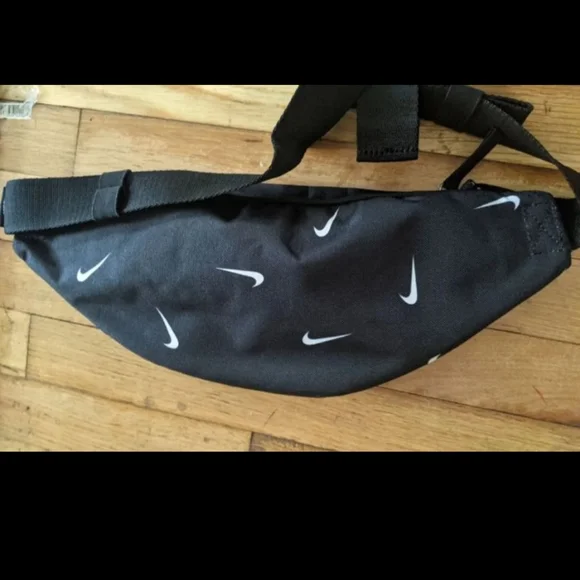 COPY - Nike swoosh sling bag - Picture 5 of 5